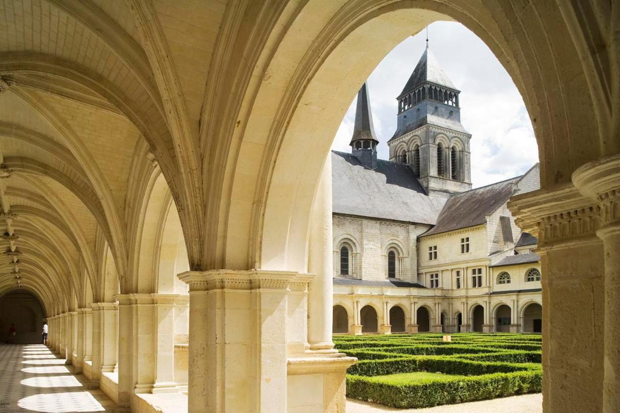 Logis Hotel La Croix Blanche Fontevraud Экстерьер фото