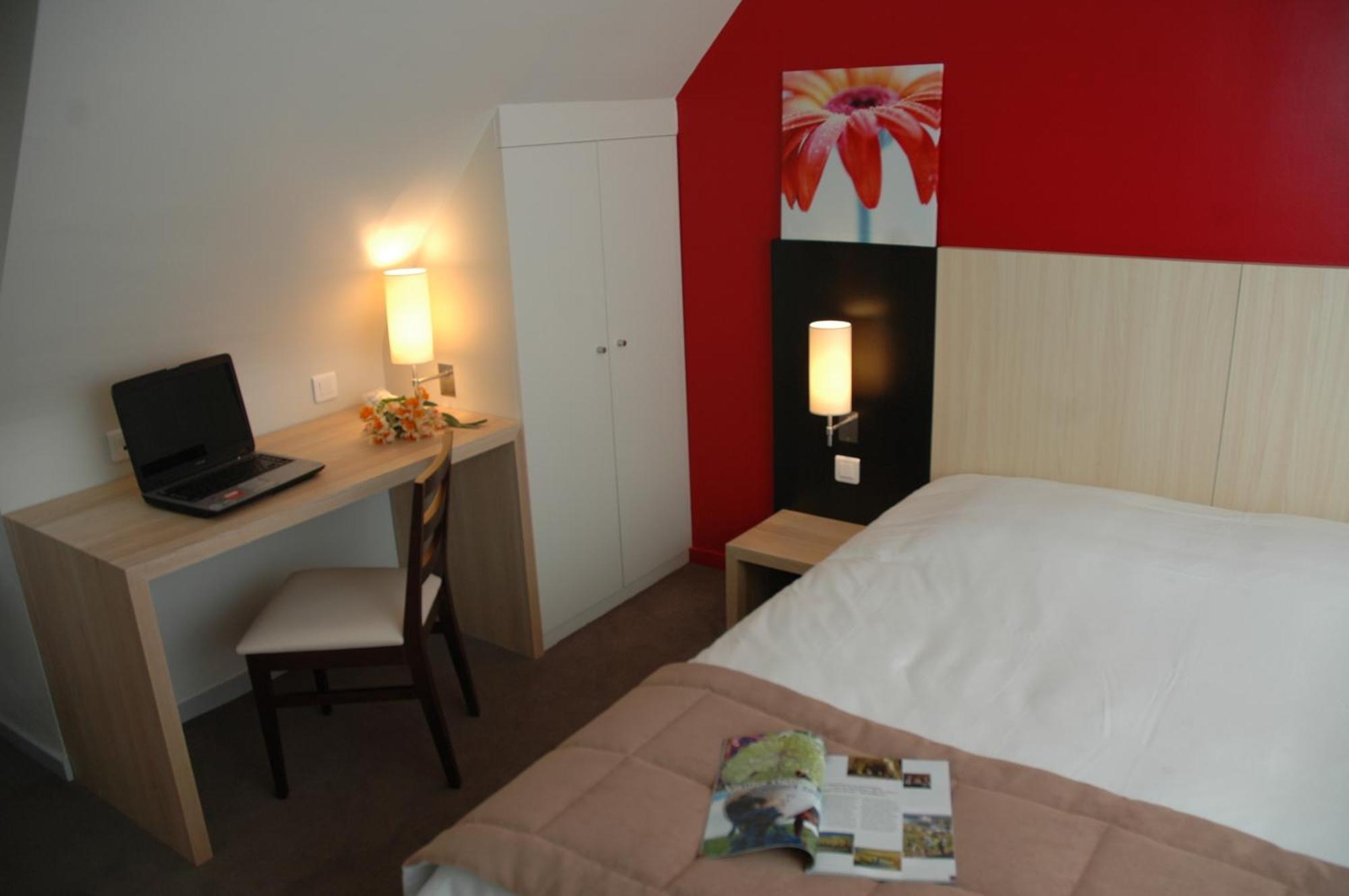 Logis Hotel La Croix Blanche Fontevraud Экстерьер фото