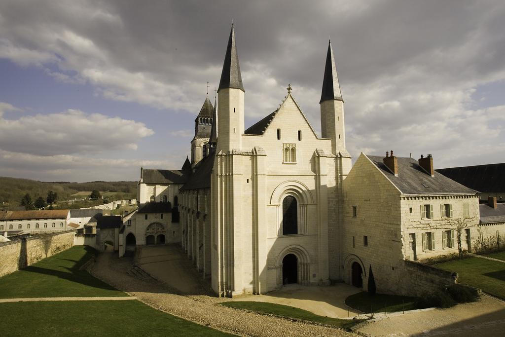 Logis Hotel La Croix Blanche Fontevraud Экстерьер фото